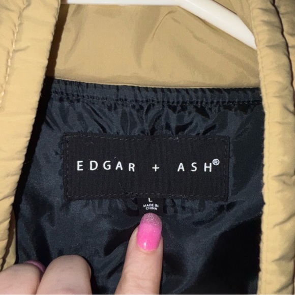 Men's Tan Quilted Vest with Black Details - Picture 8 of 10